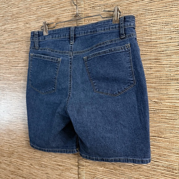 Lee Riders Women Blue Denim Flat Front Mid Rise Jean Shorts Size 10M - Picture 4 of 6